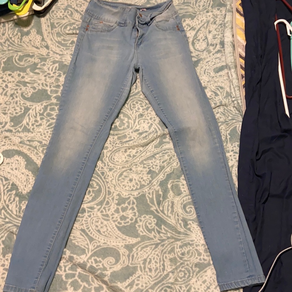 Skinny jeans, wannabettabutt? YMI jeans, light